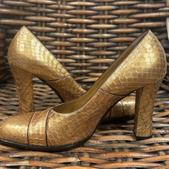 Casadei Gold Textured Heels in size 7 - Picture 6 of 13